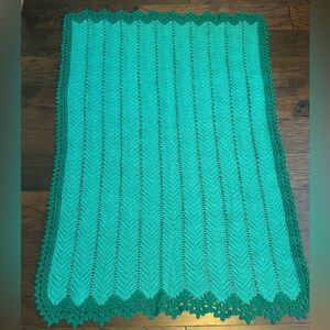 Handmade Aqua Crocheted Throw Ripple Stitch Pattern, Scalloped Border 40x62”
